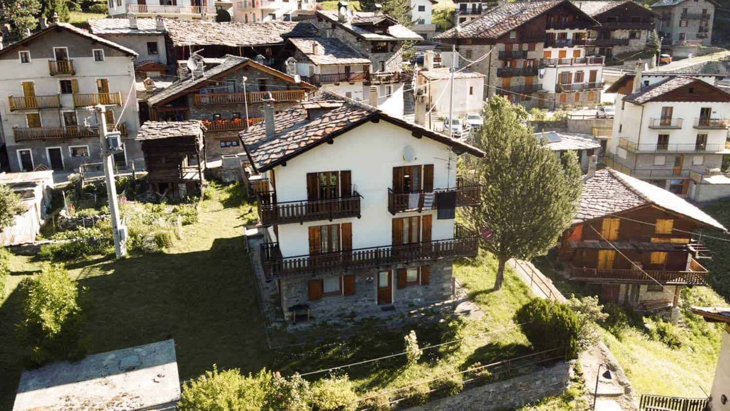 Relax & Sports -Cervinia- Maison Valtournenche Extérieur photo